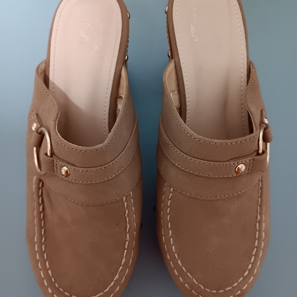 Atalina Clogs Women's sz 8.5 studded suede - Picture 2 of 9